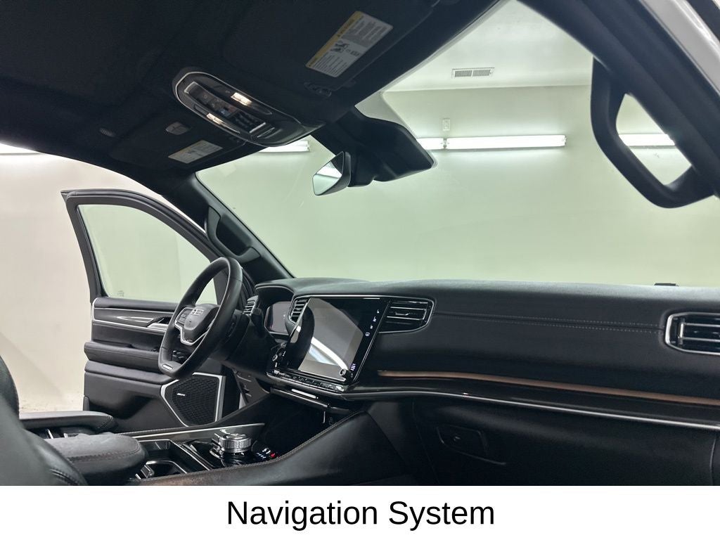 2023 Jeep Wagoneer Base