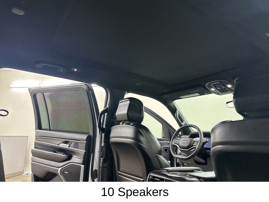 2023 Jeep Wagoneer Base