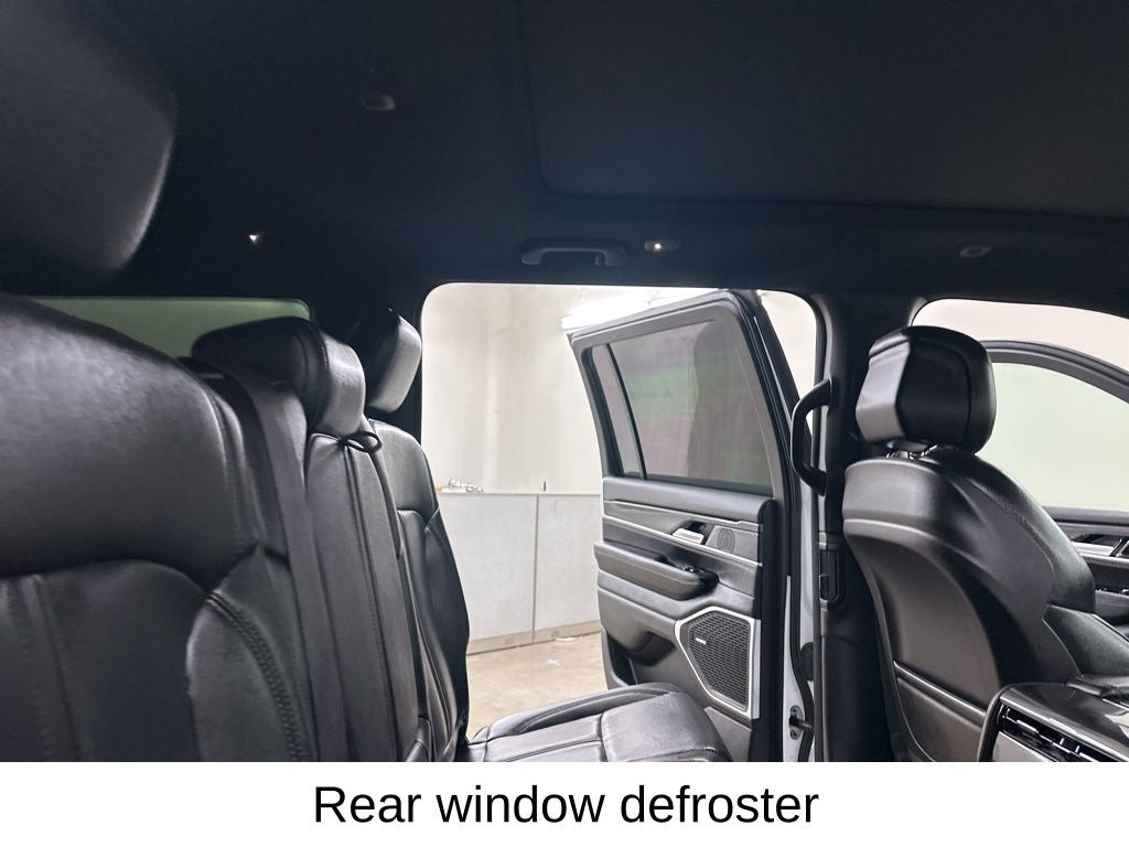 2023 Jeep Wagoneer Base