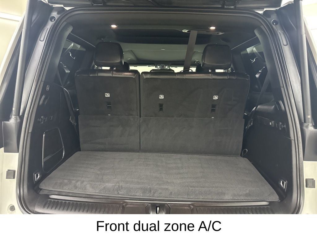 2023 Jeep Wagoneer Base