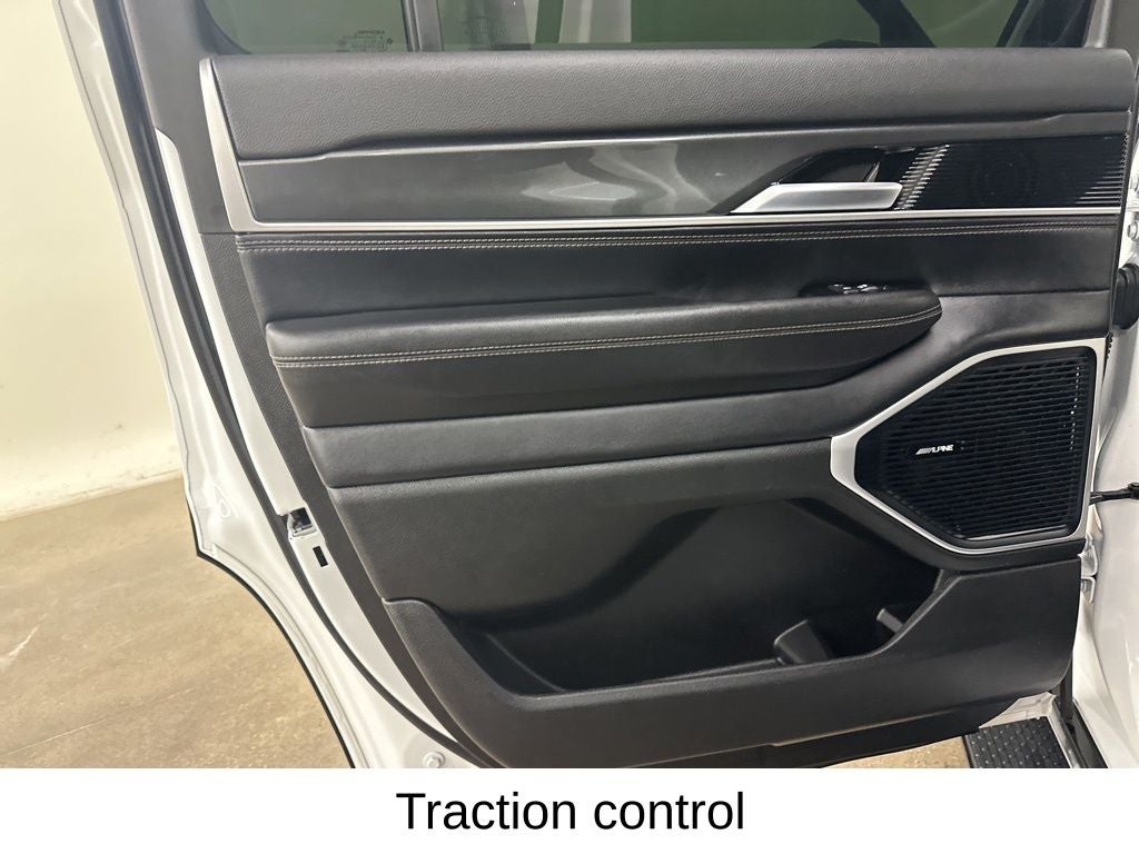 2023 Jeep Wagoneer Base