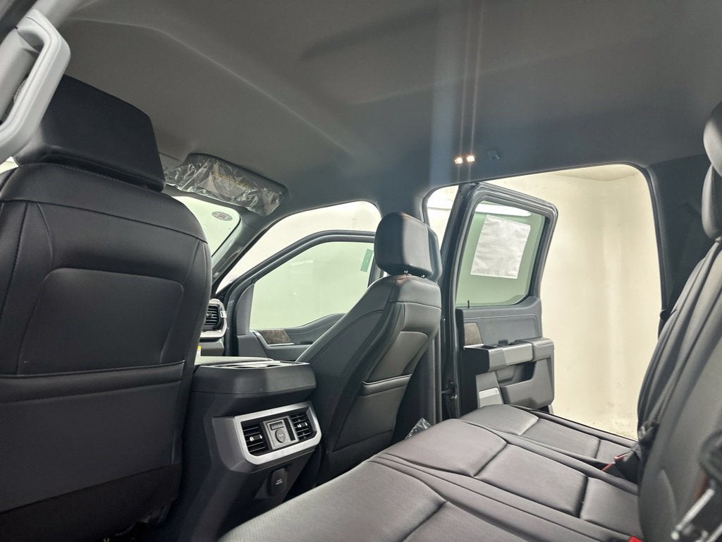 2027 Ford F-350SD Lariat