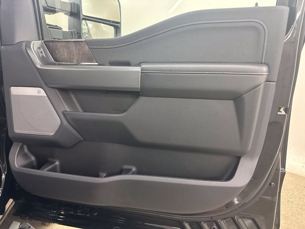 2027 Ford F-350SD Lariat