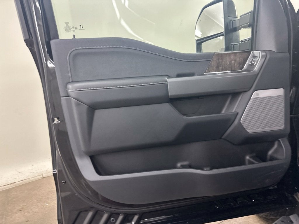 2027 Ford F-350SD Lariat