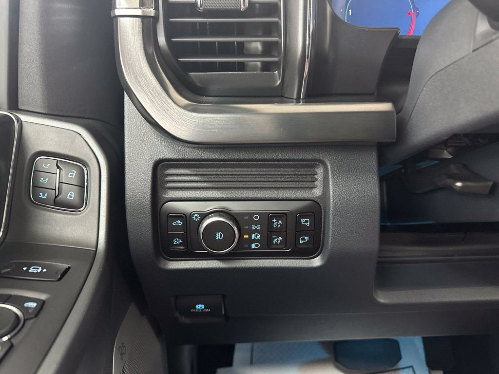 2027 Ford F-350SD Lariat