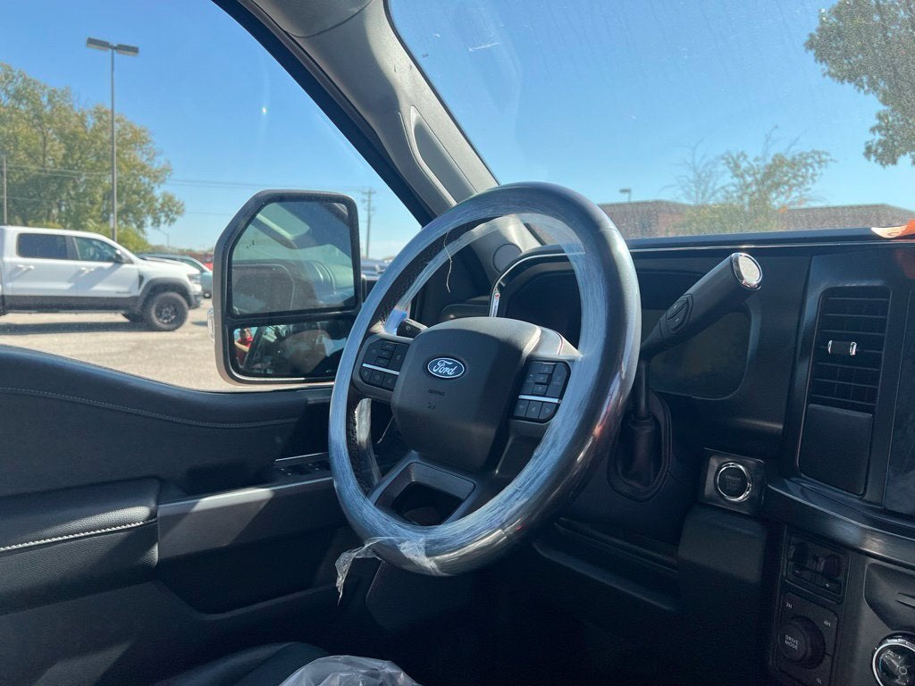 2027 Ford F-350SD Lariat