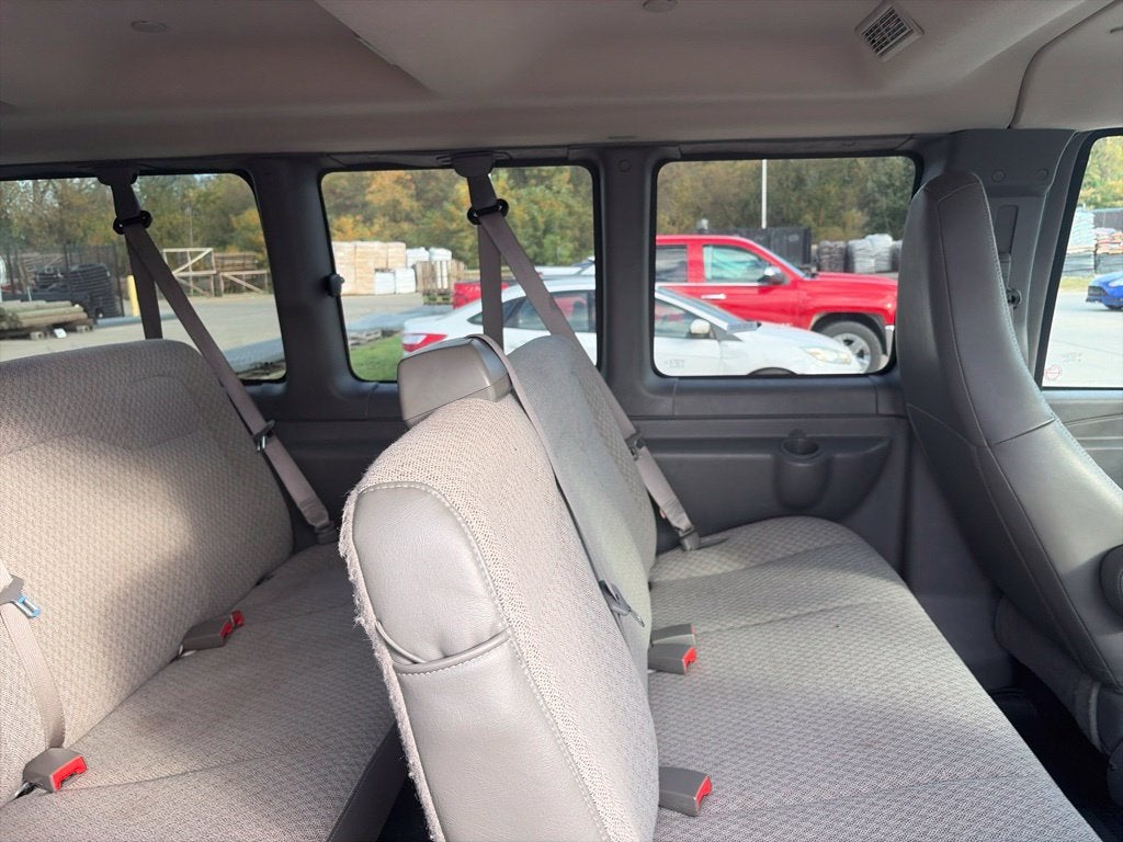 2025 Chevrolet Express 3500 LT Passenger