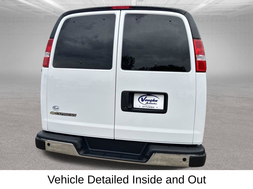 2025 Chevrolet Express 3500 LT Passenger