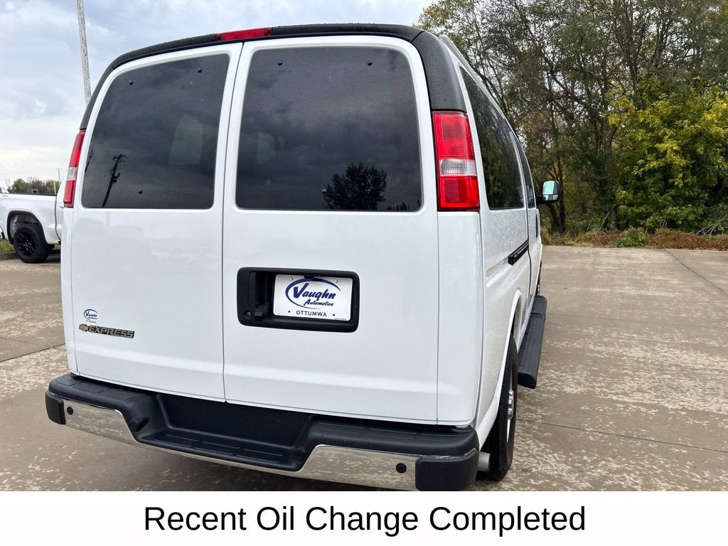2025 Chevrolet Express 3500 LT Passenger