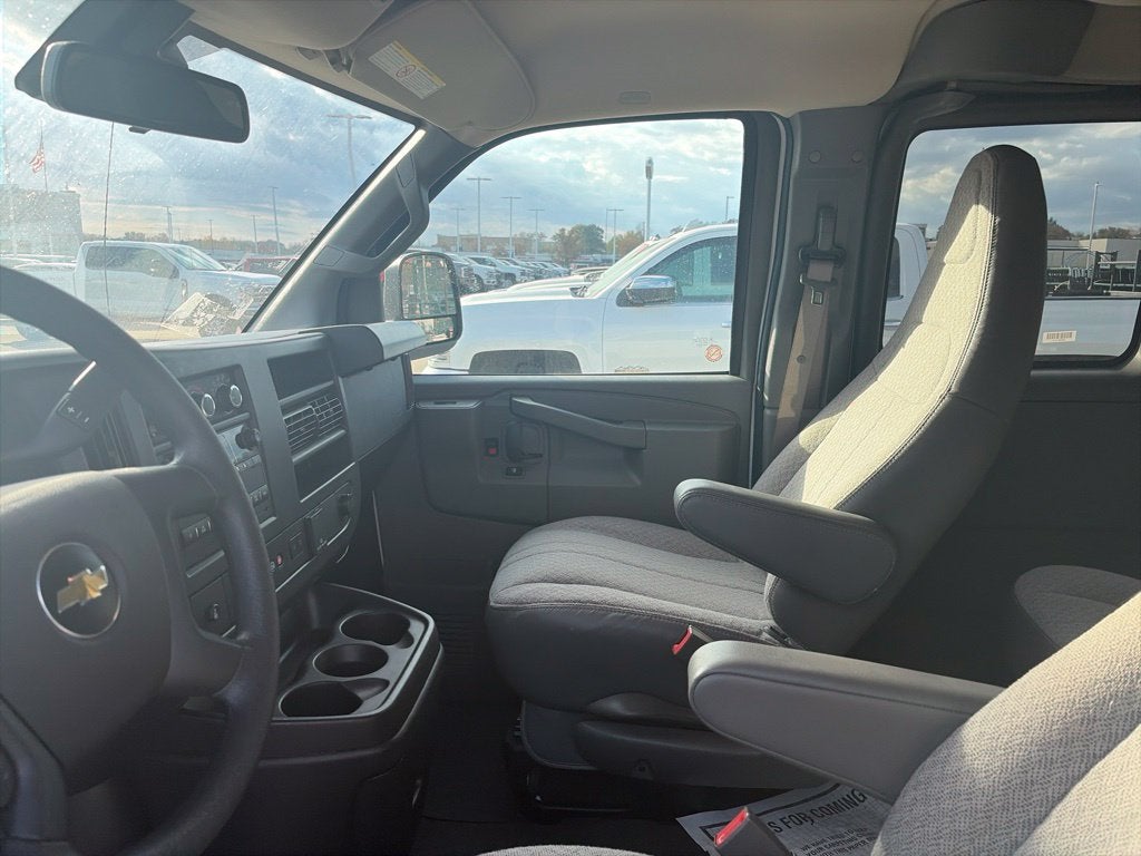 2025 Chevrolet Express 3500 LT Passenger