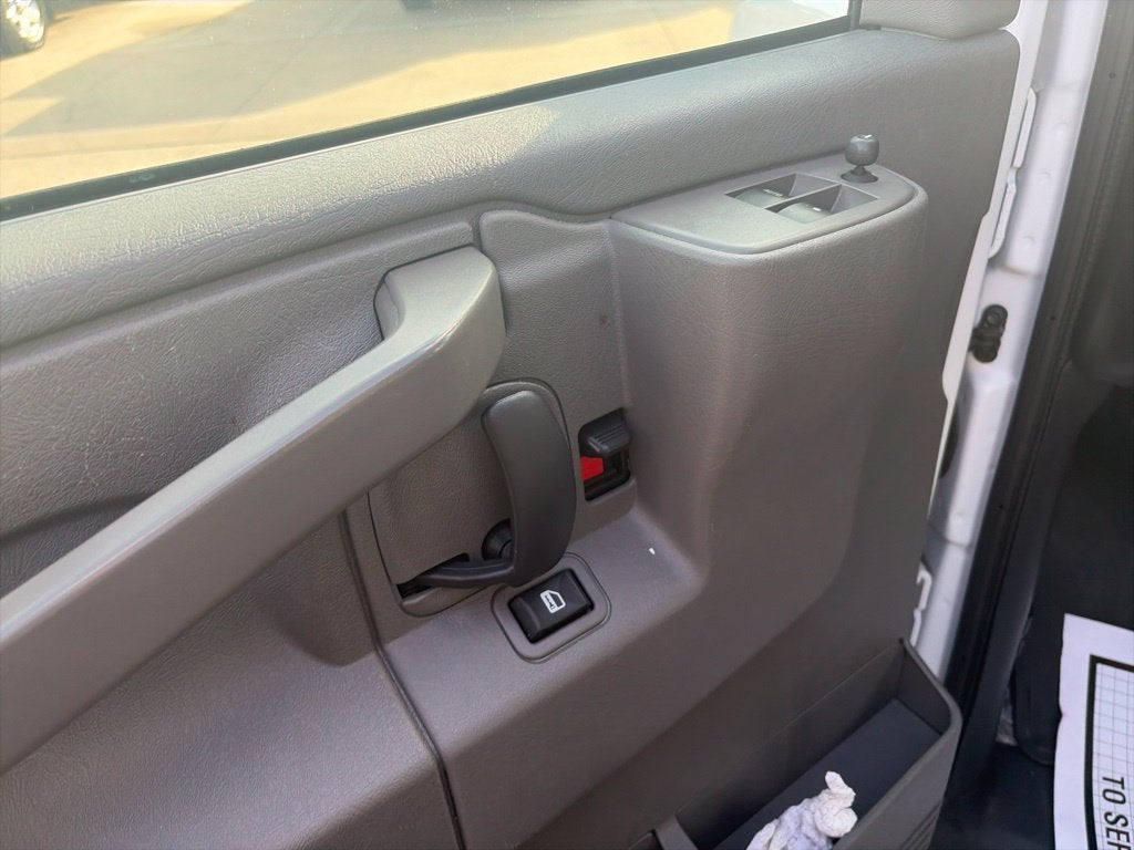 2025 Chevrolet Express 3500 LT Passenger