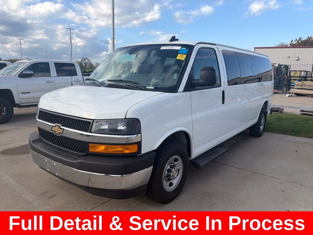 2025 Chevrolet Express 3500 LT Passenger
