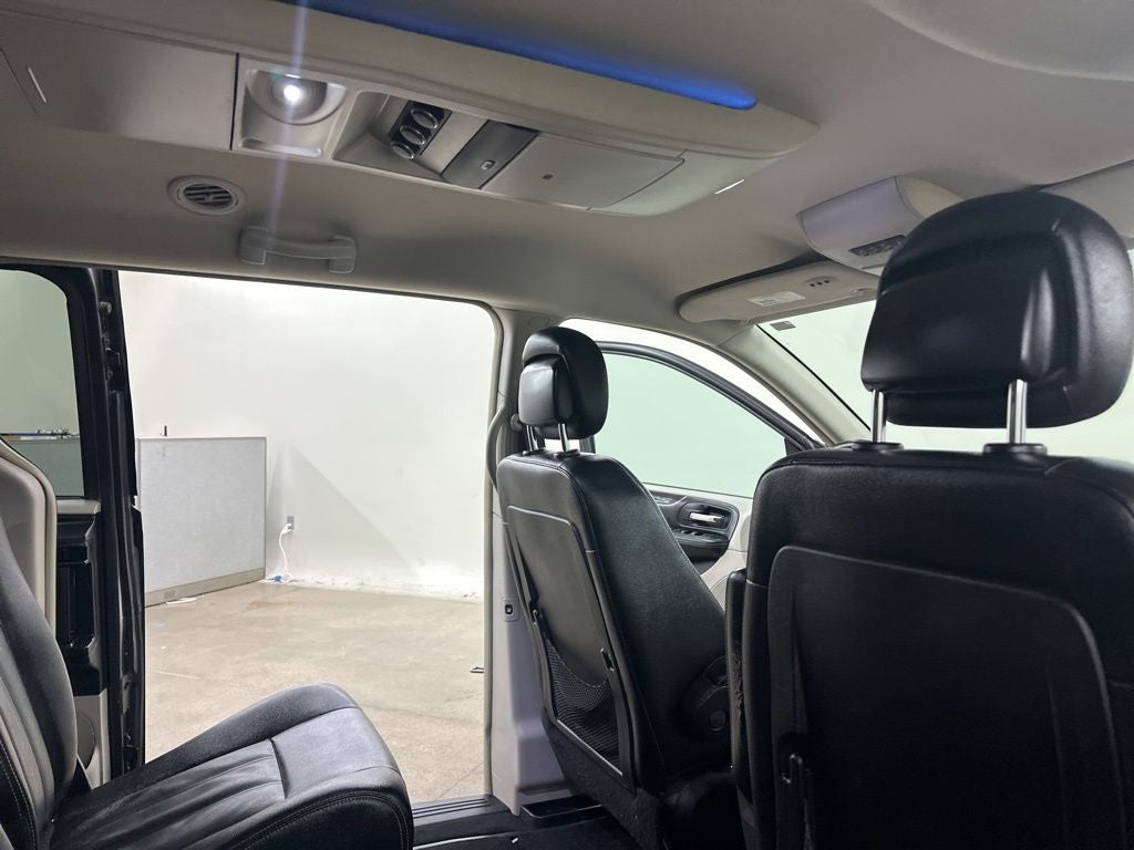 2016 Chrysler Town & Country Touring