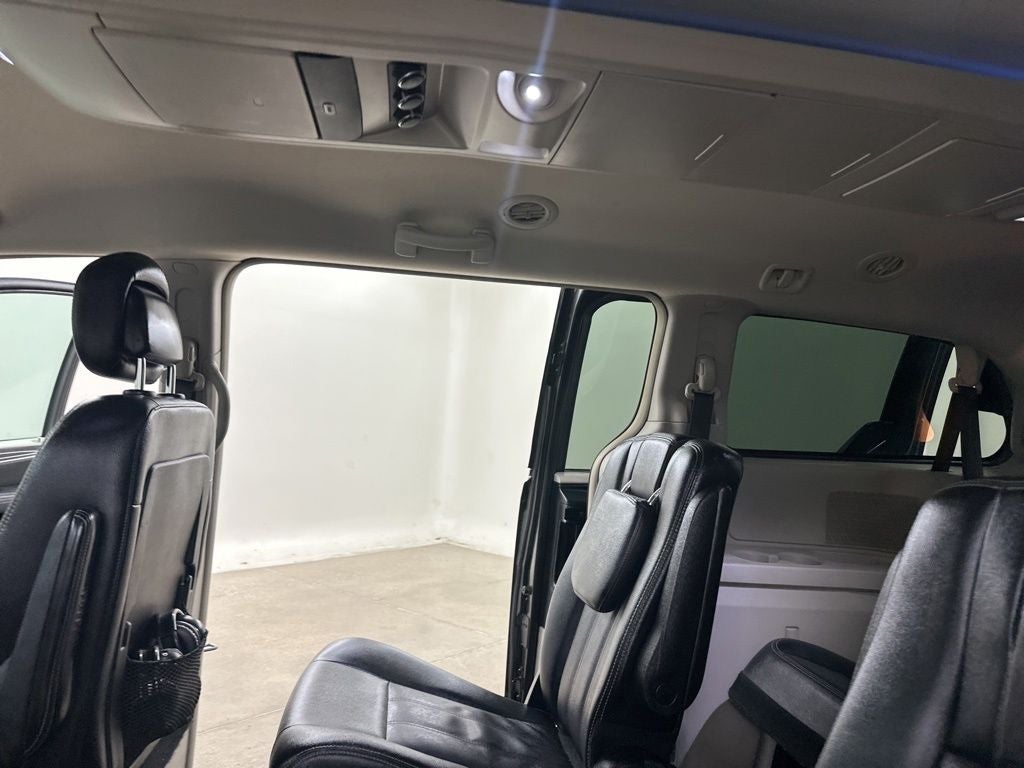 2016 Chrysler Town & Country Touring