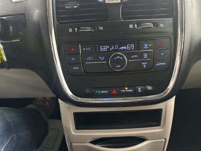 2016 Chrysler Town & Country Touring