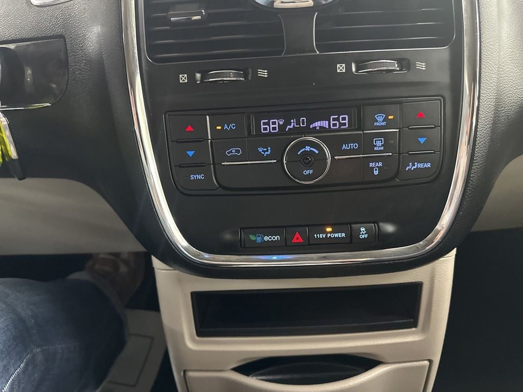 2016 Chrysler Town & Country Touring