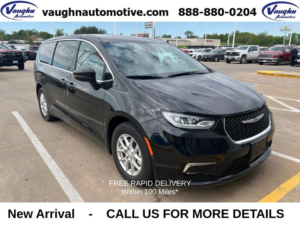 2025 Chrysler Pacifica Select