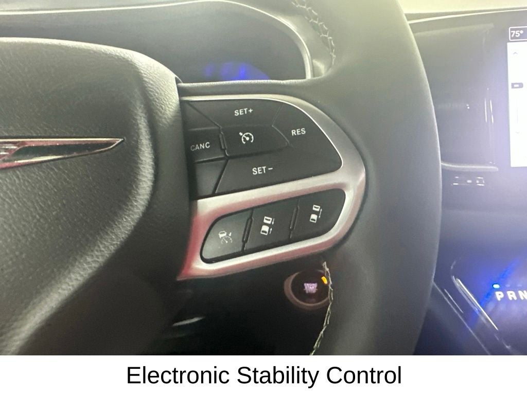 2025 Chrysler Pacifica Select