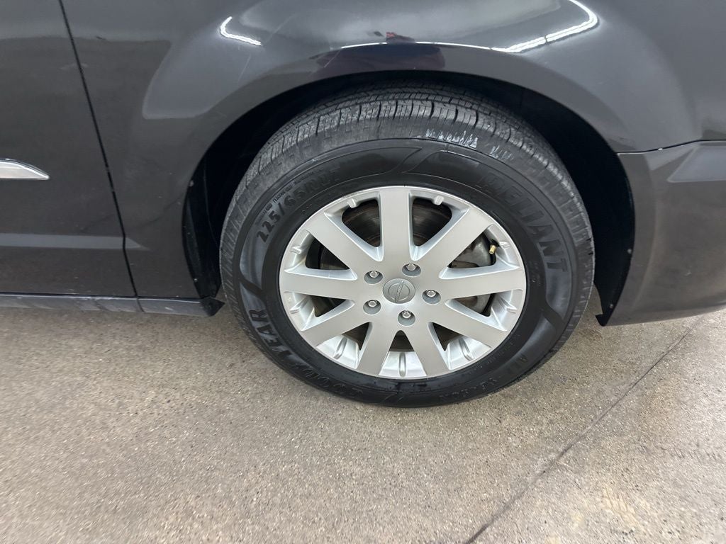 2016 Chrysler Town & Country Touring