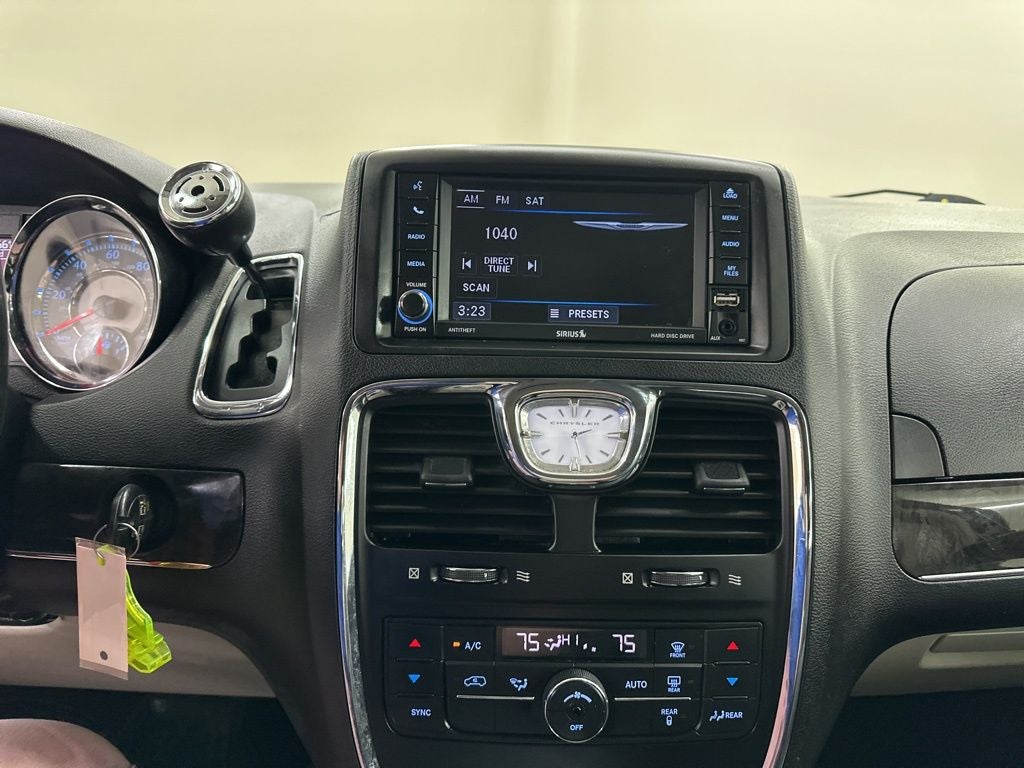 2016 Chrysler Town & Country Touring