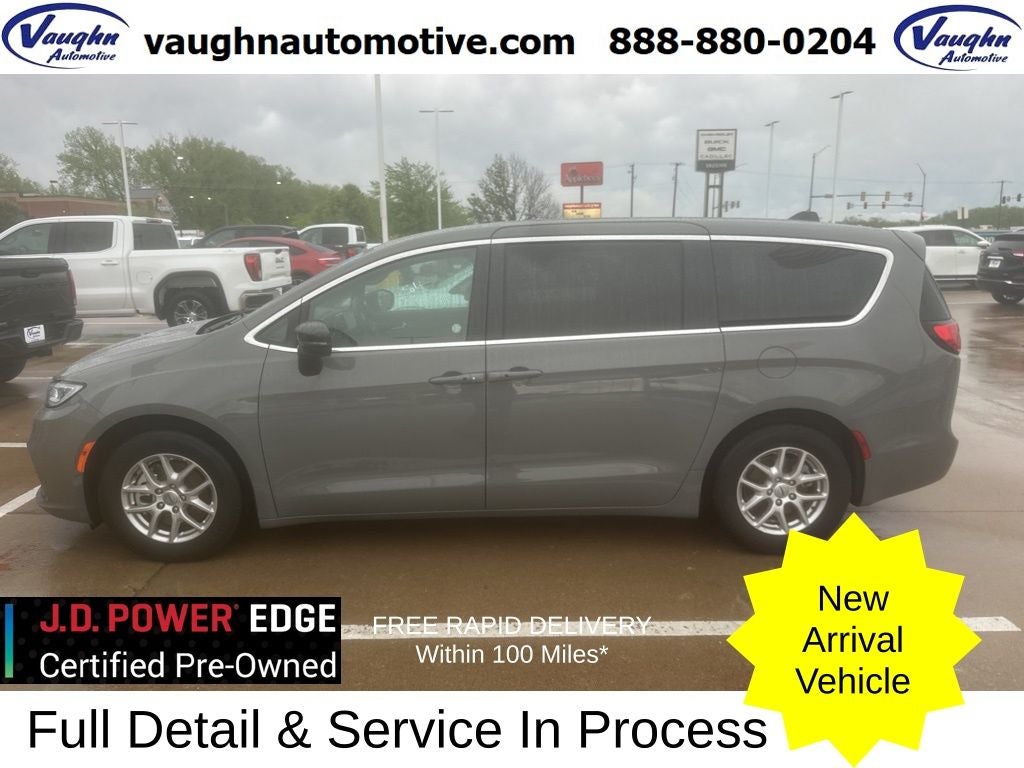 2025 Chrysler Pacifica Select