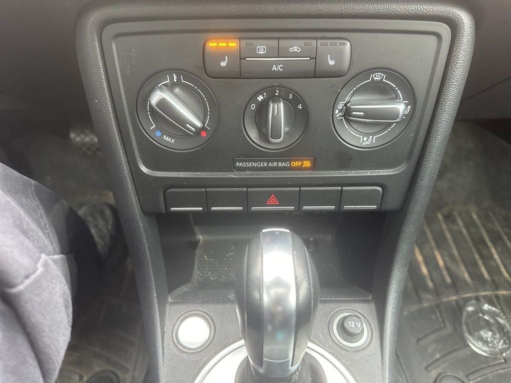 2016 Volkswagen Beetle Base