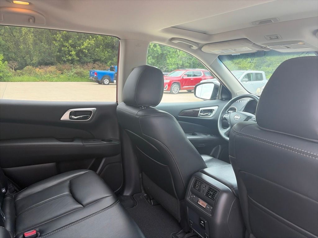 2016 Nissan Pathfinder SL
