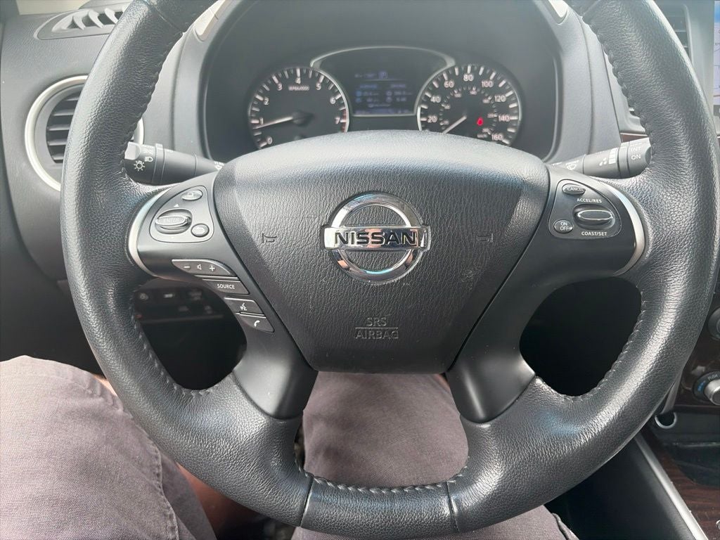 2016 Nissan Pathfinder SL