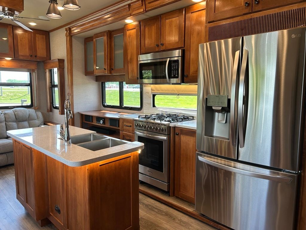 2022 Vanleigh M-369FB Vilano Series Fifth Wheel