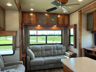 2022 Vanleigh M-369FB Vilano Series Fifth Wheel