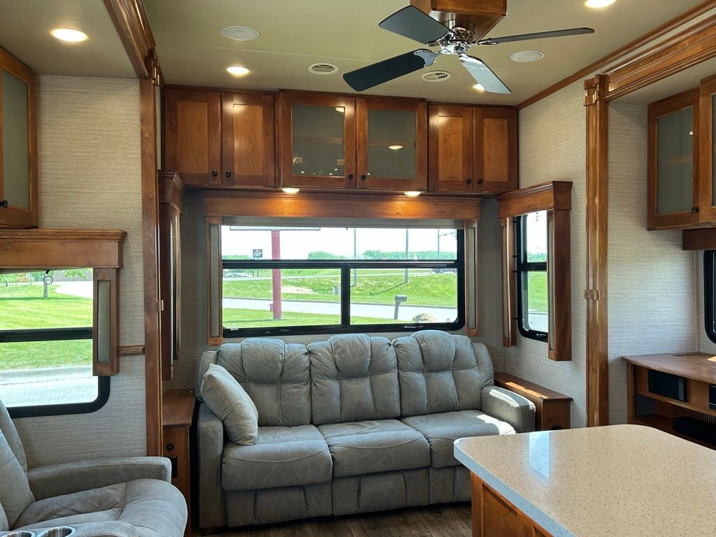 2022 Vanleigh M-369FB Vilano Series Fifth Wheel